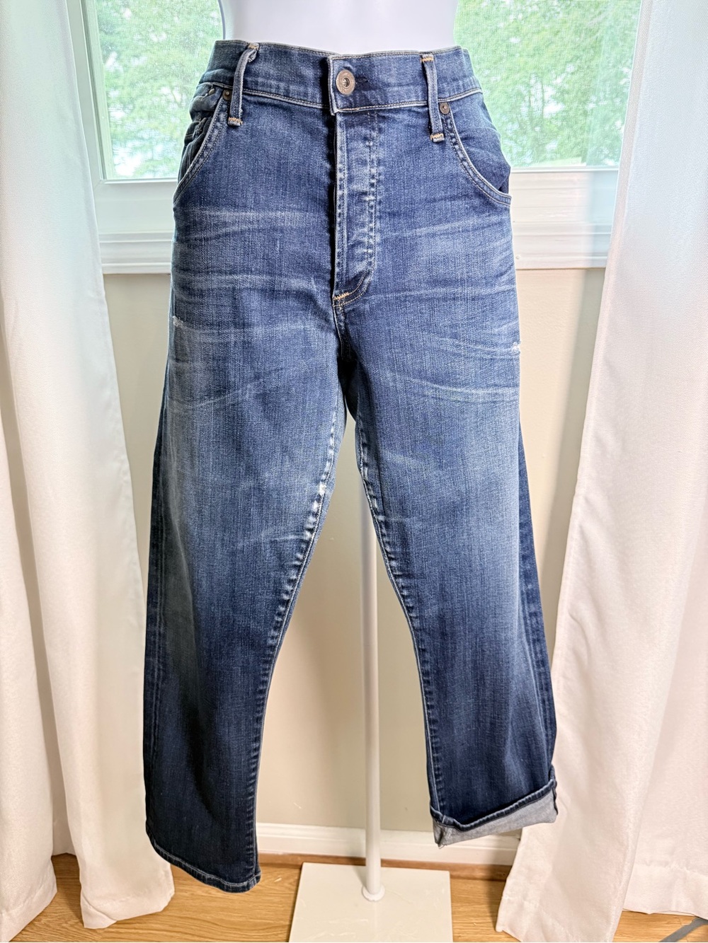 Citizens Of Humanity Relaxed Straight-Leg Jeans in Medium Blue Wash